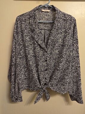Tu Woman Modern Minimalist Black White Geometric Tie Front Button Down Top 16